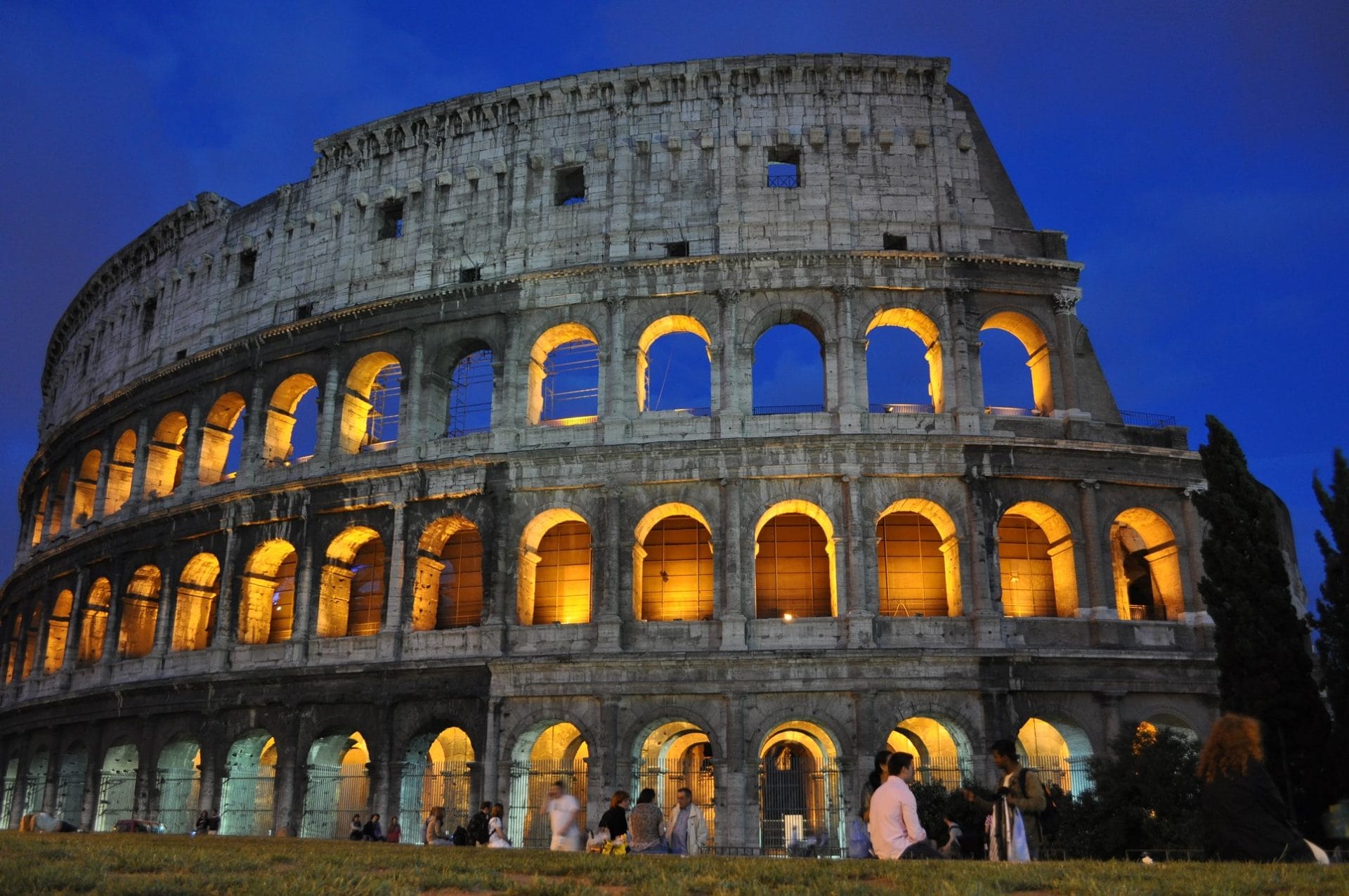 best way to visit the Roman Colosseum By Night