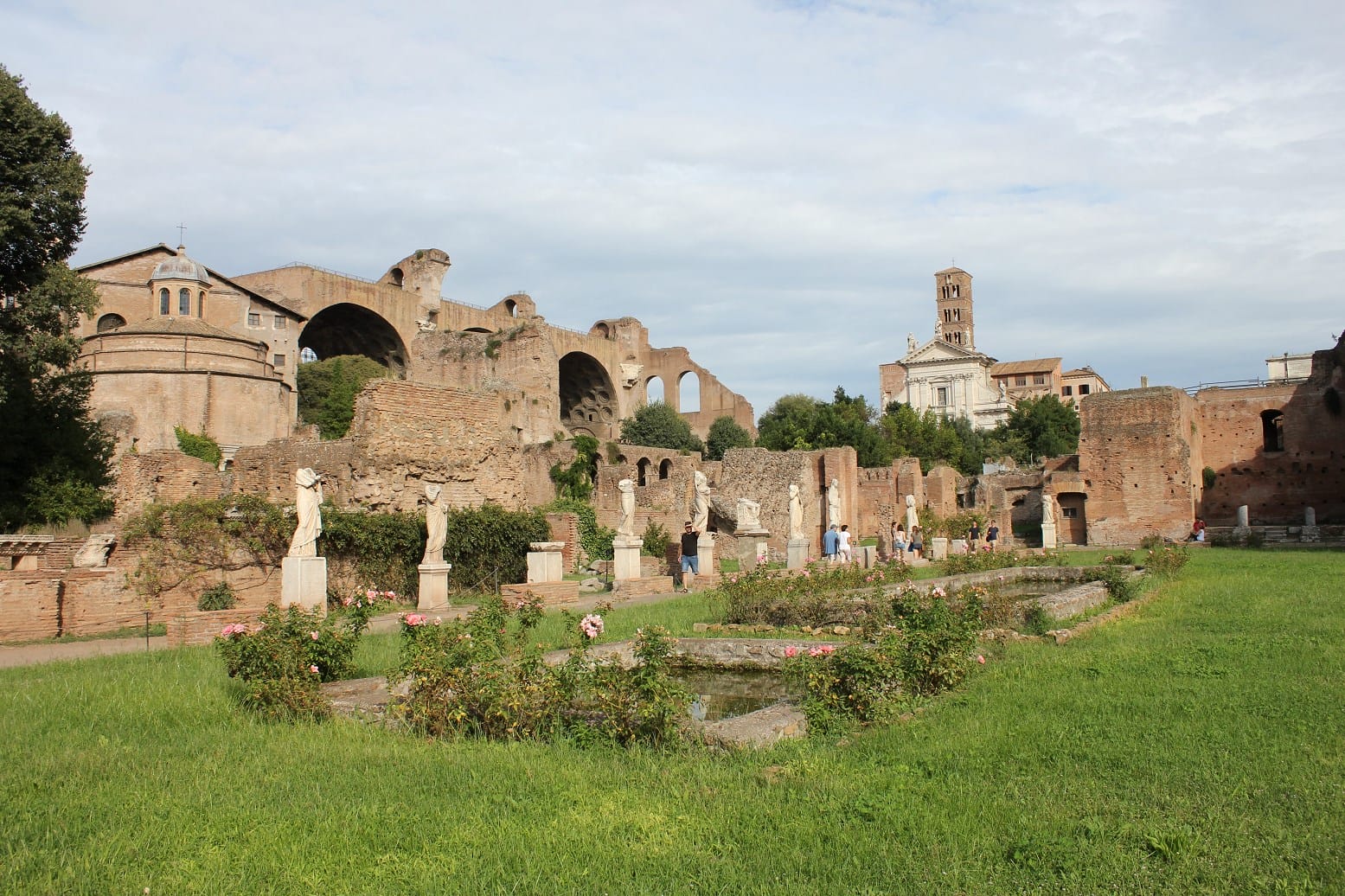 omnia card vs roma pass Roman Forum rome