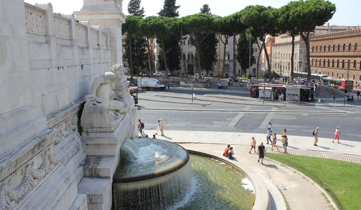 Visit Piazza Venezia building