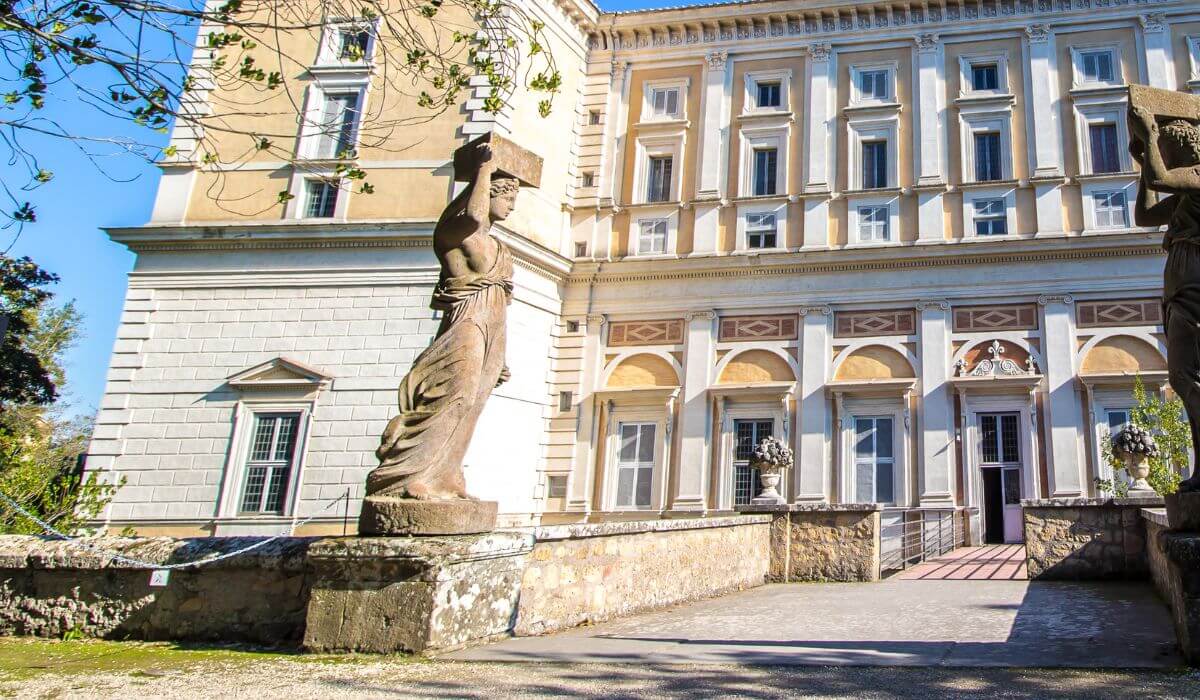 Villa Farnese outside scultpure